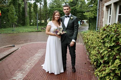 Pas getrouwd: Sanne Meesters en Wesley Goossens in Bilzen .